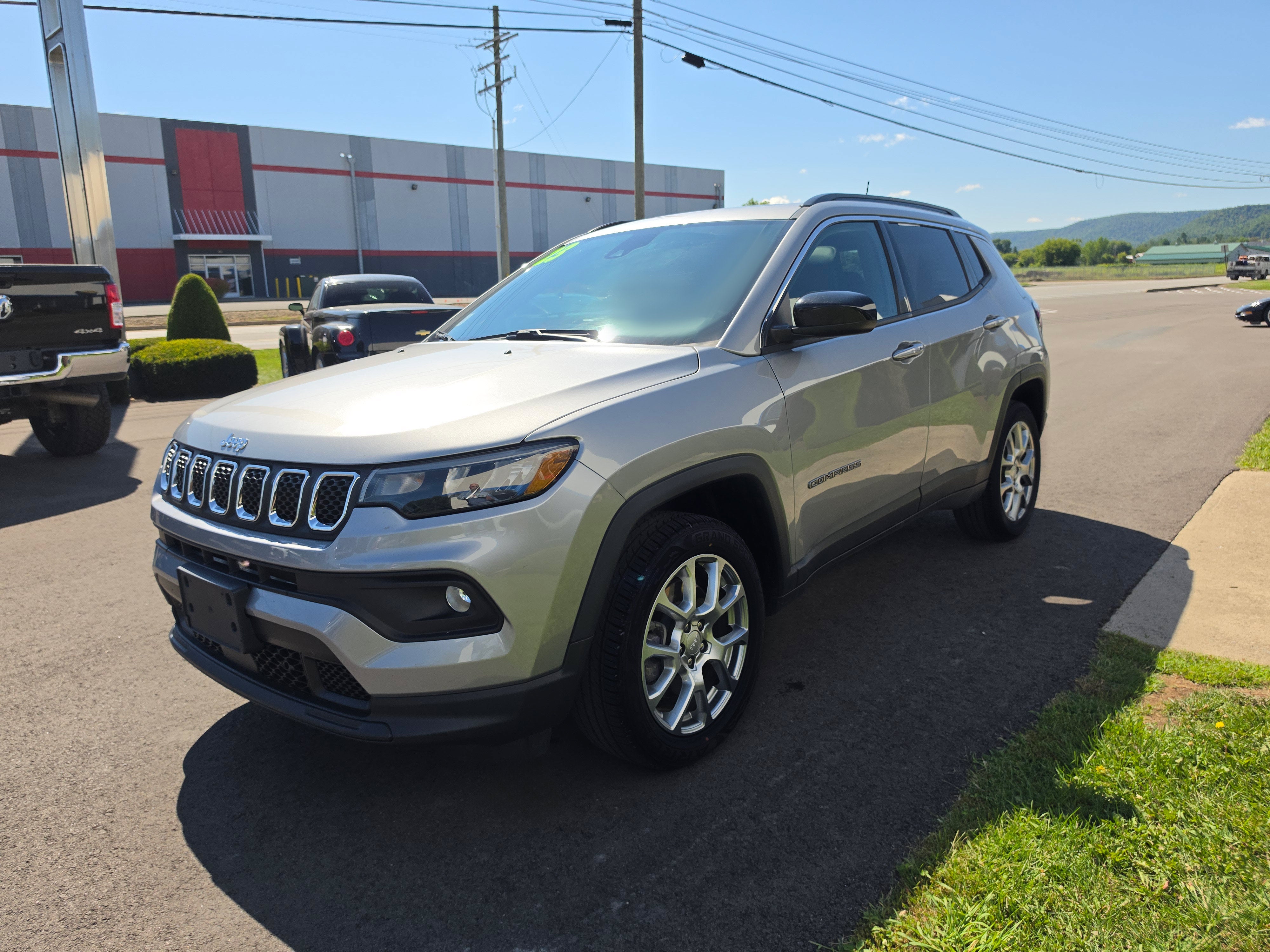 2023 Jeep Compass Latitude Lux