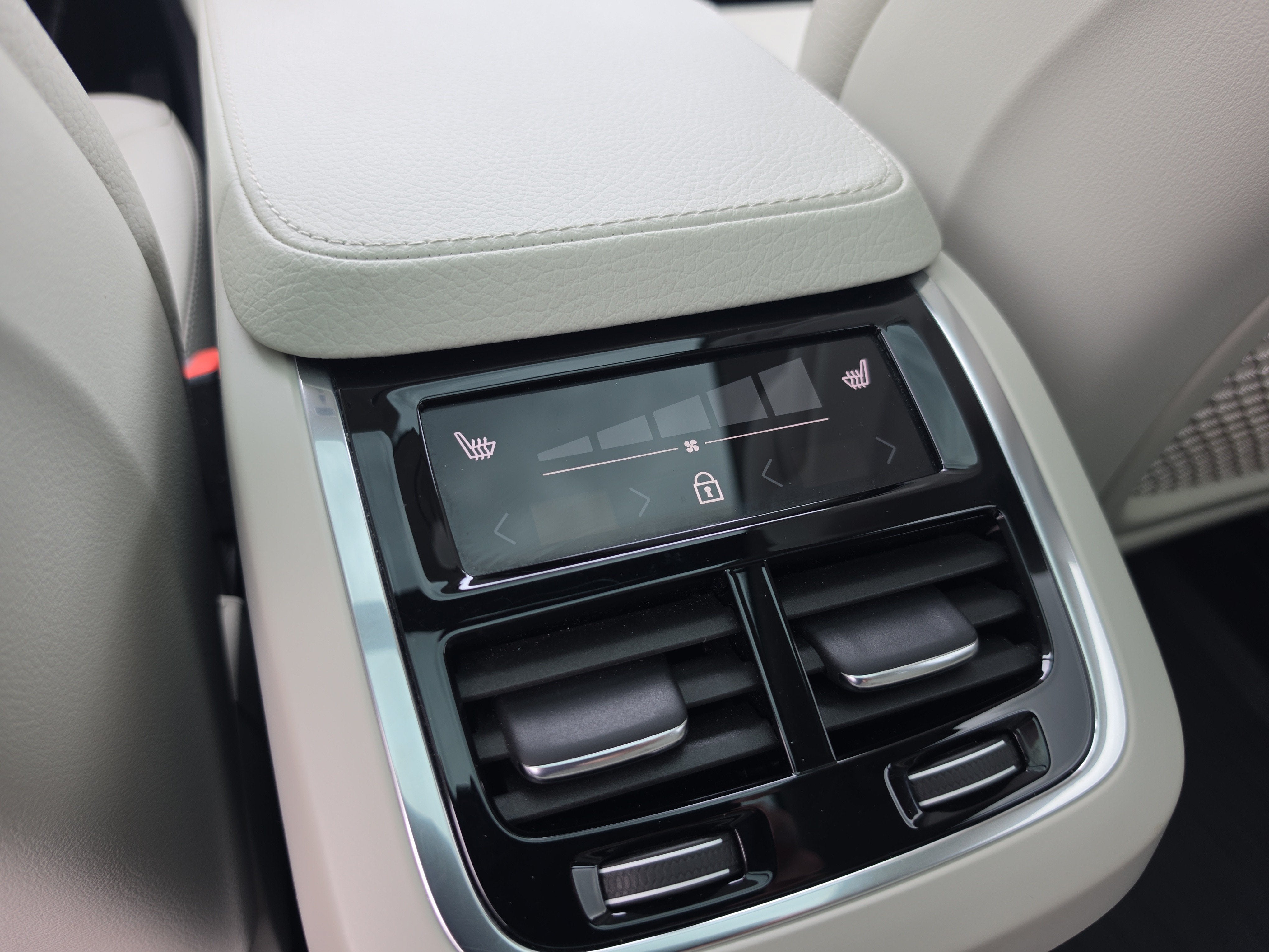 2022 Volvo XC90 Momentum