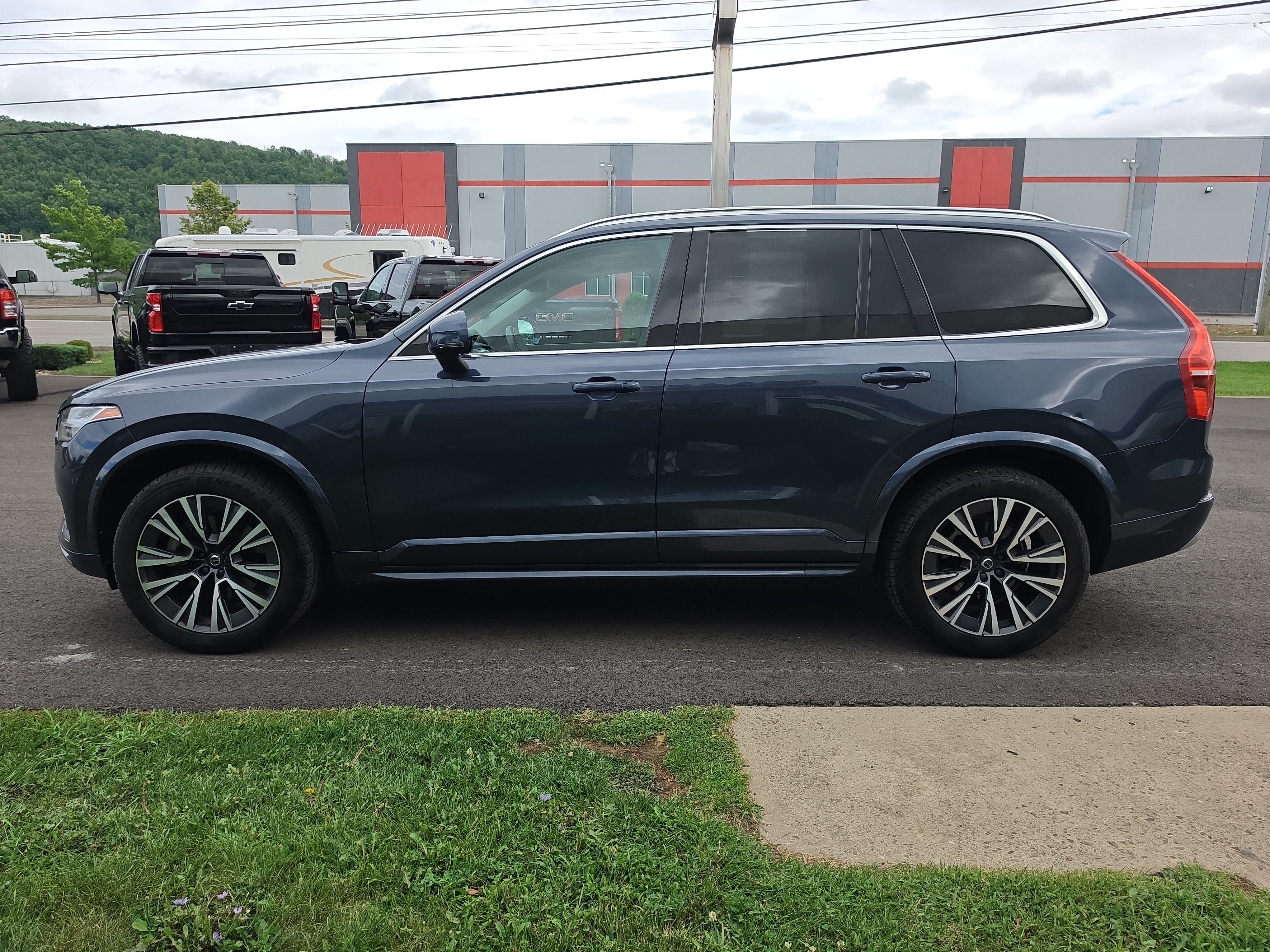 2022 Volvo XC90 Momentum