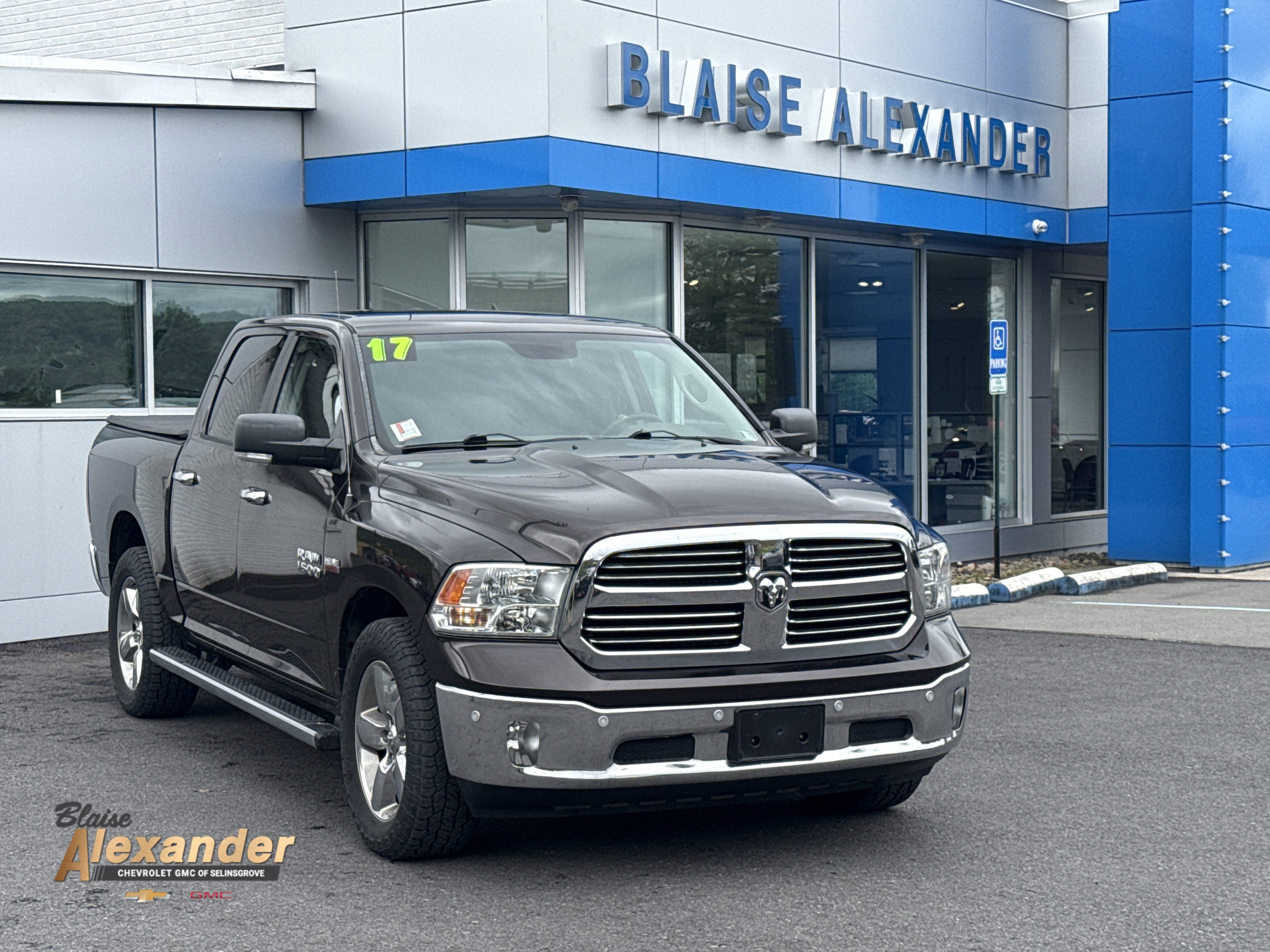 2017 RAM 1500 Big Horn 4x4 Crew Cab 5'7's photo