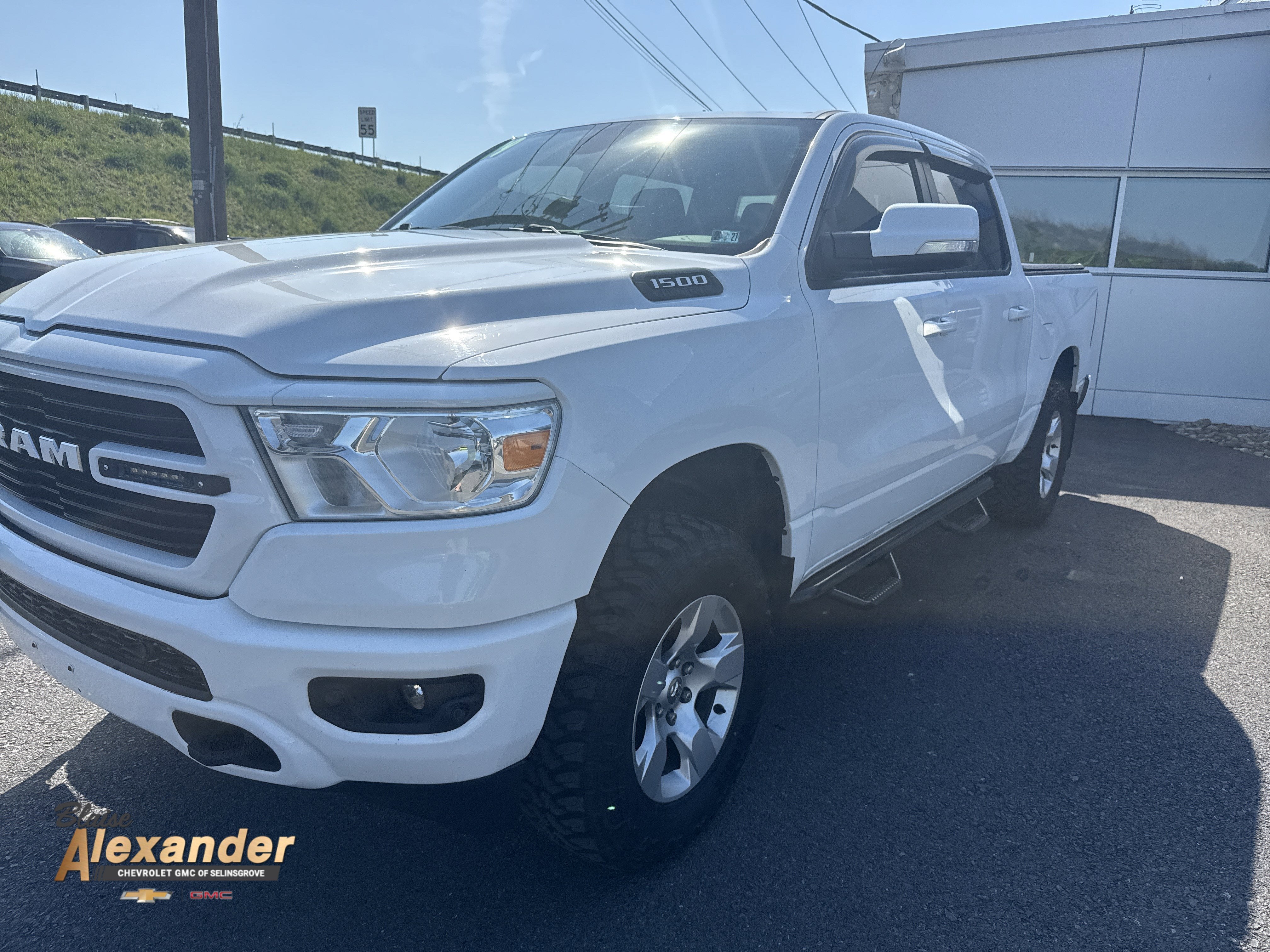 2019 RAM 1500 Big Horn/Lone Star 4x4 Crew Cab 5'7's photo