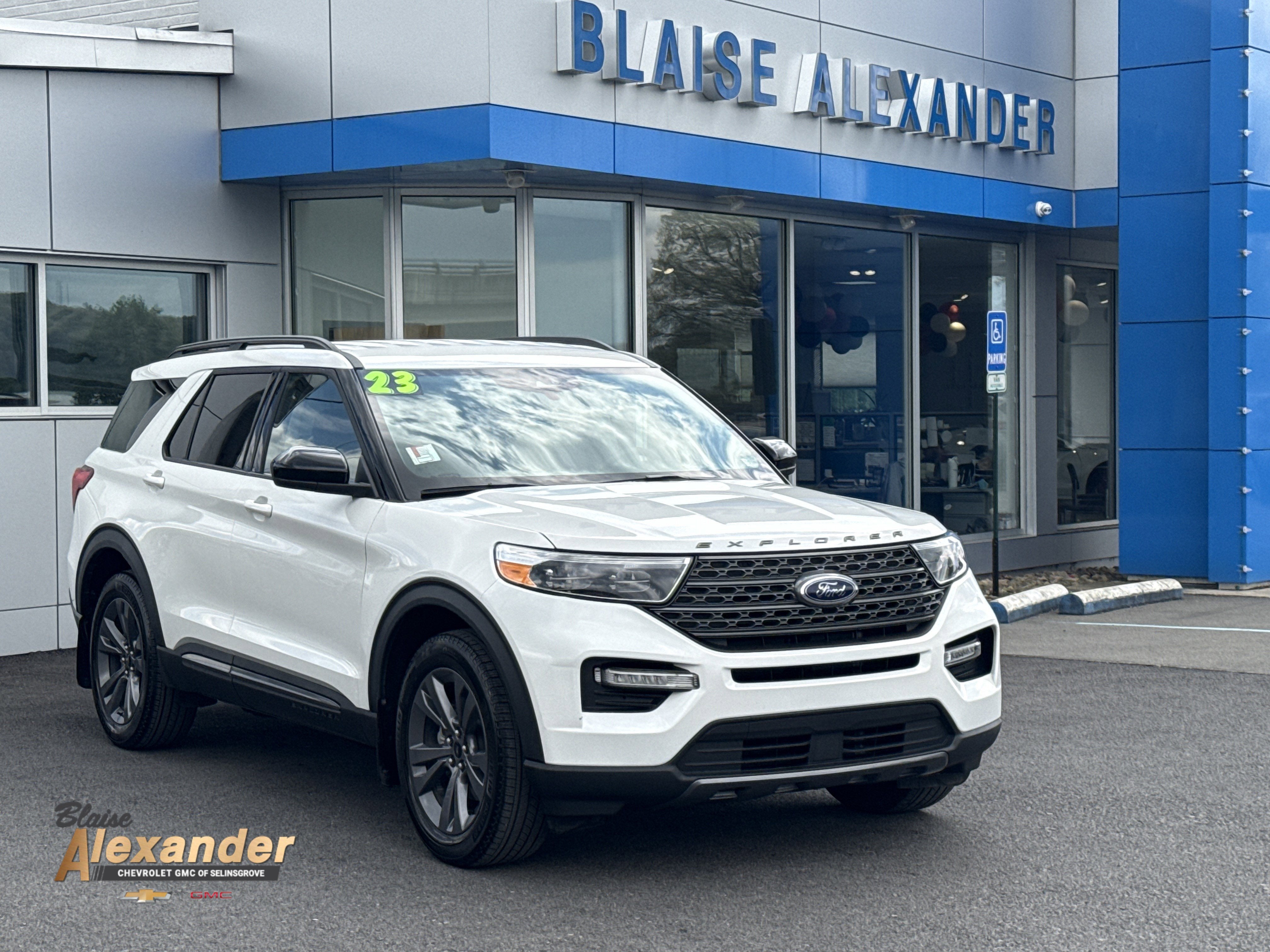 2023 Ford Explorer XLT 4WD's photo