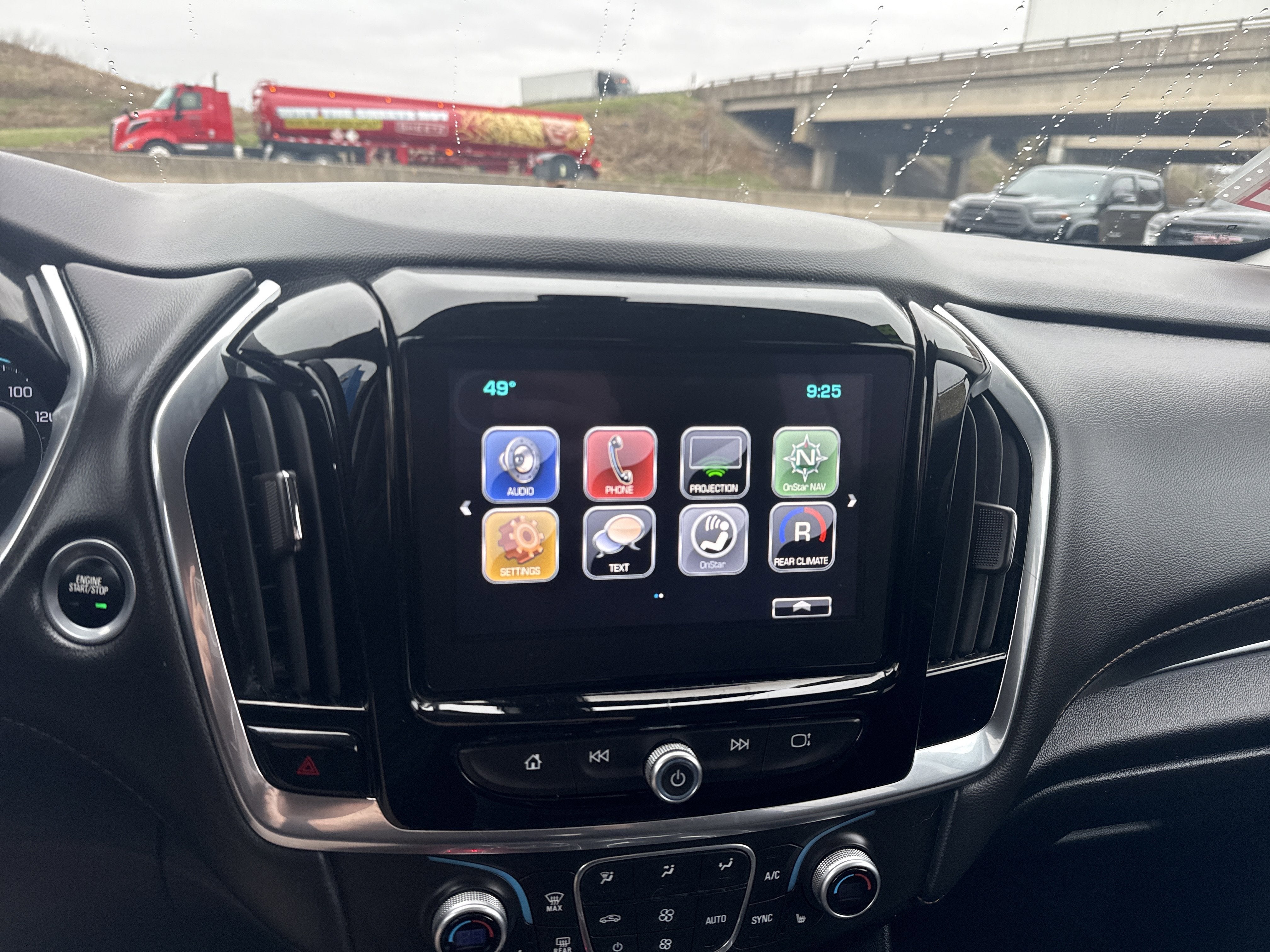 2018 Chevrolet Traverse LT Cloth