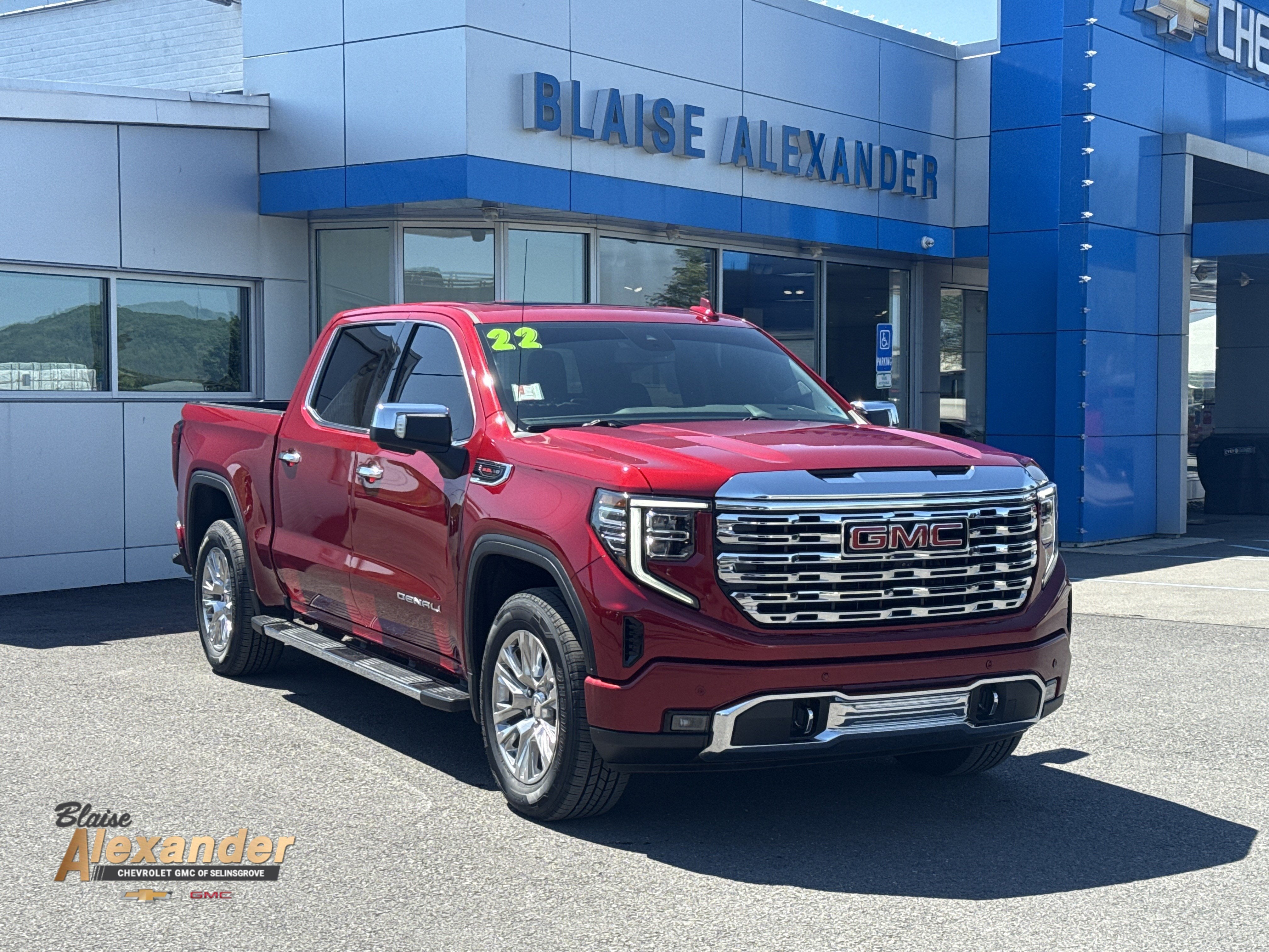 2022 GMC Sierra 4WD Crew Cab Short Box Denali's photo