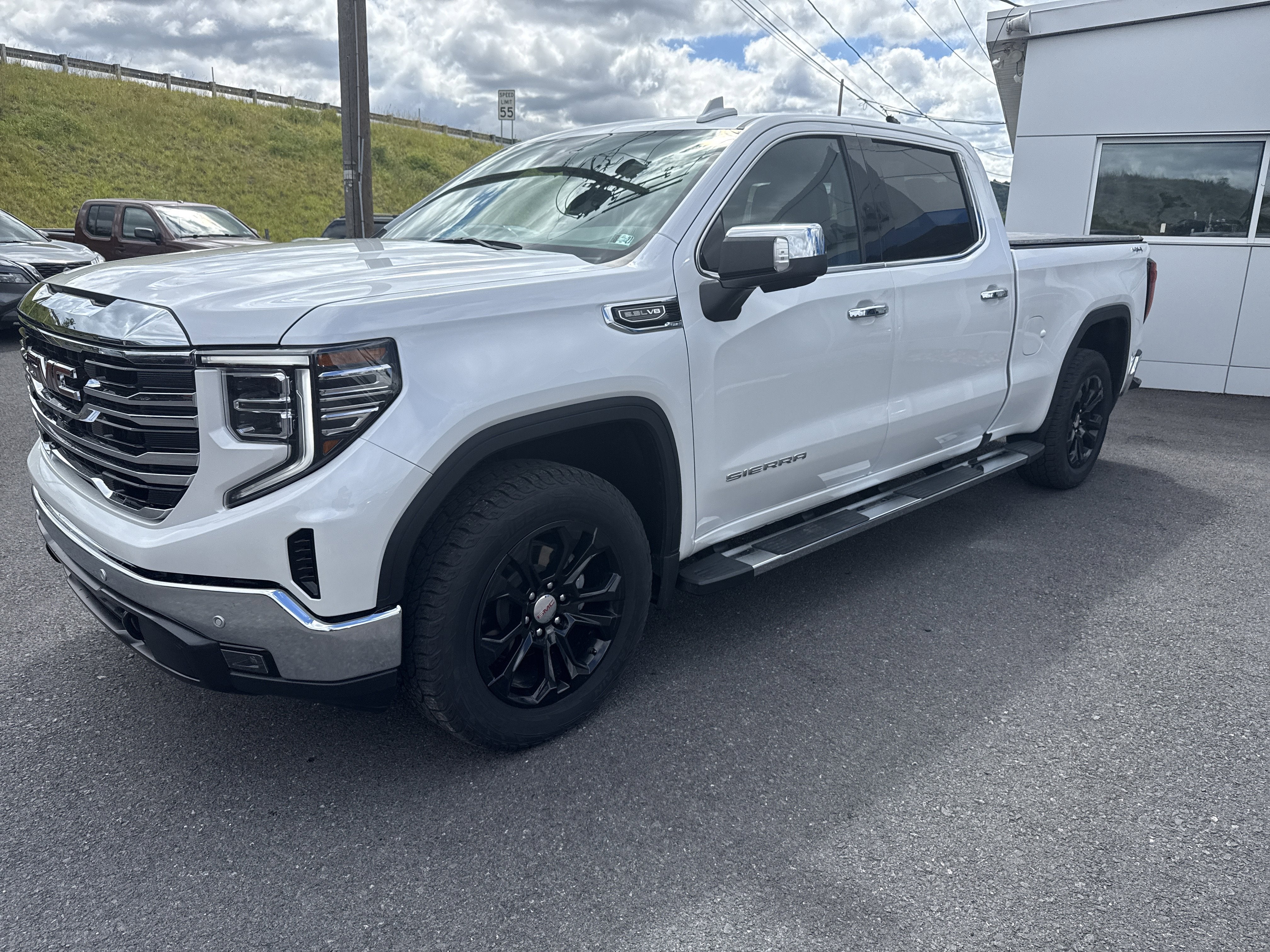 2025 GMC Sierra 1500 SLT
