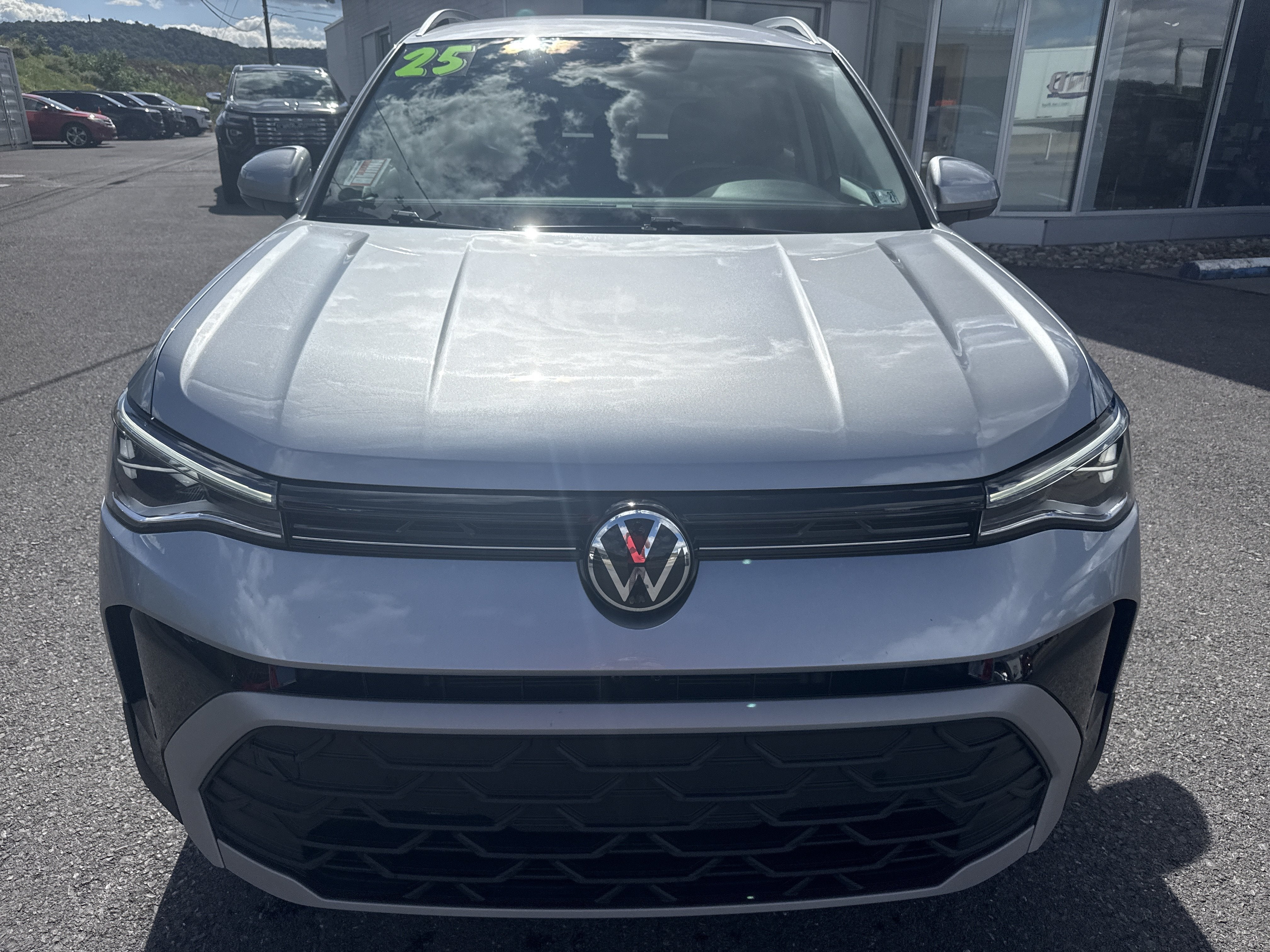 2025 Volkswagen Taos SE