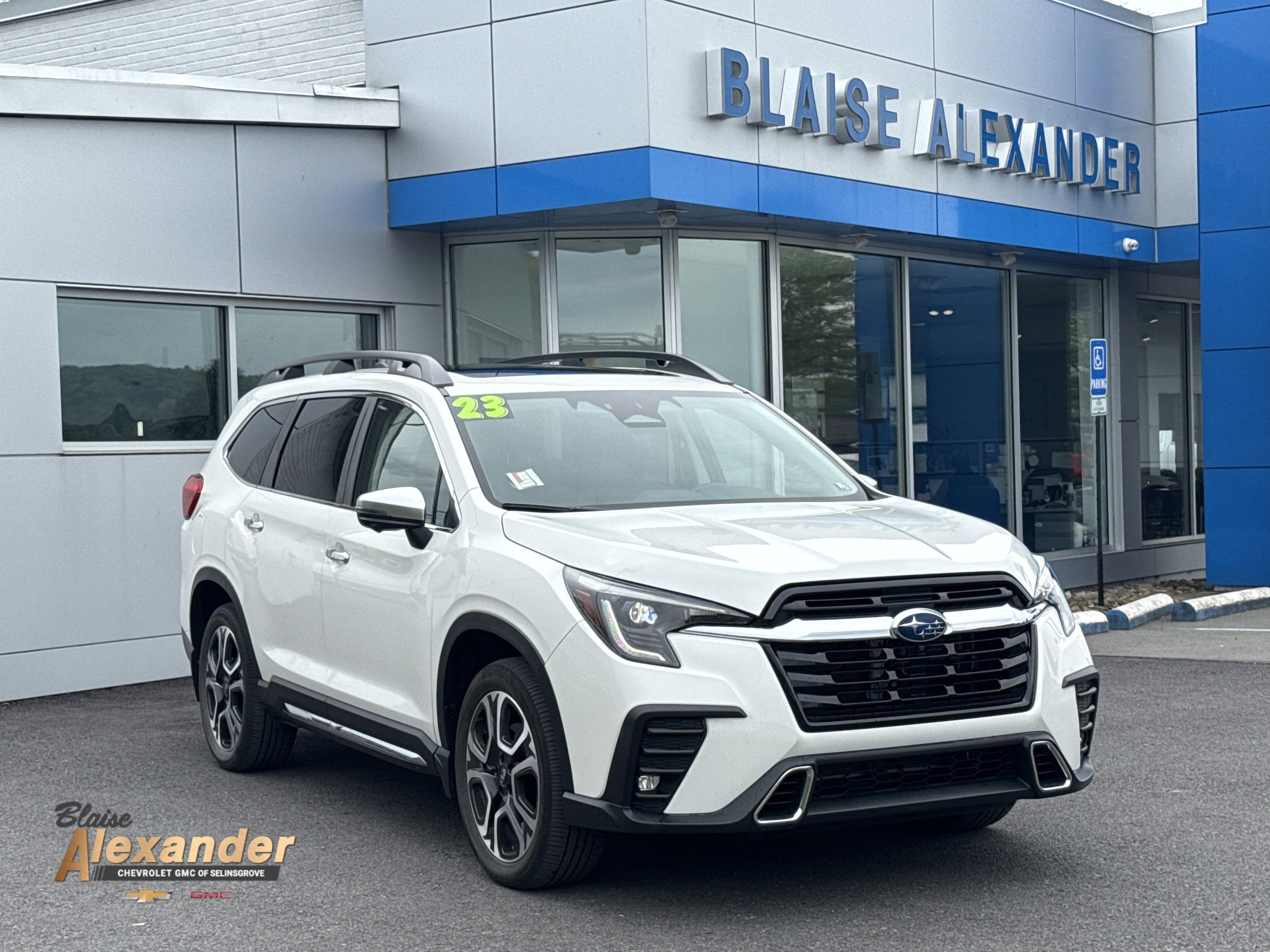 2023 Subaru Ascent Touring's photo