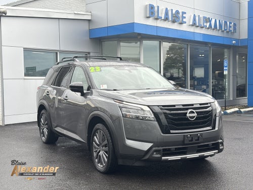 2023 Nissan Pathfinder SL
