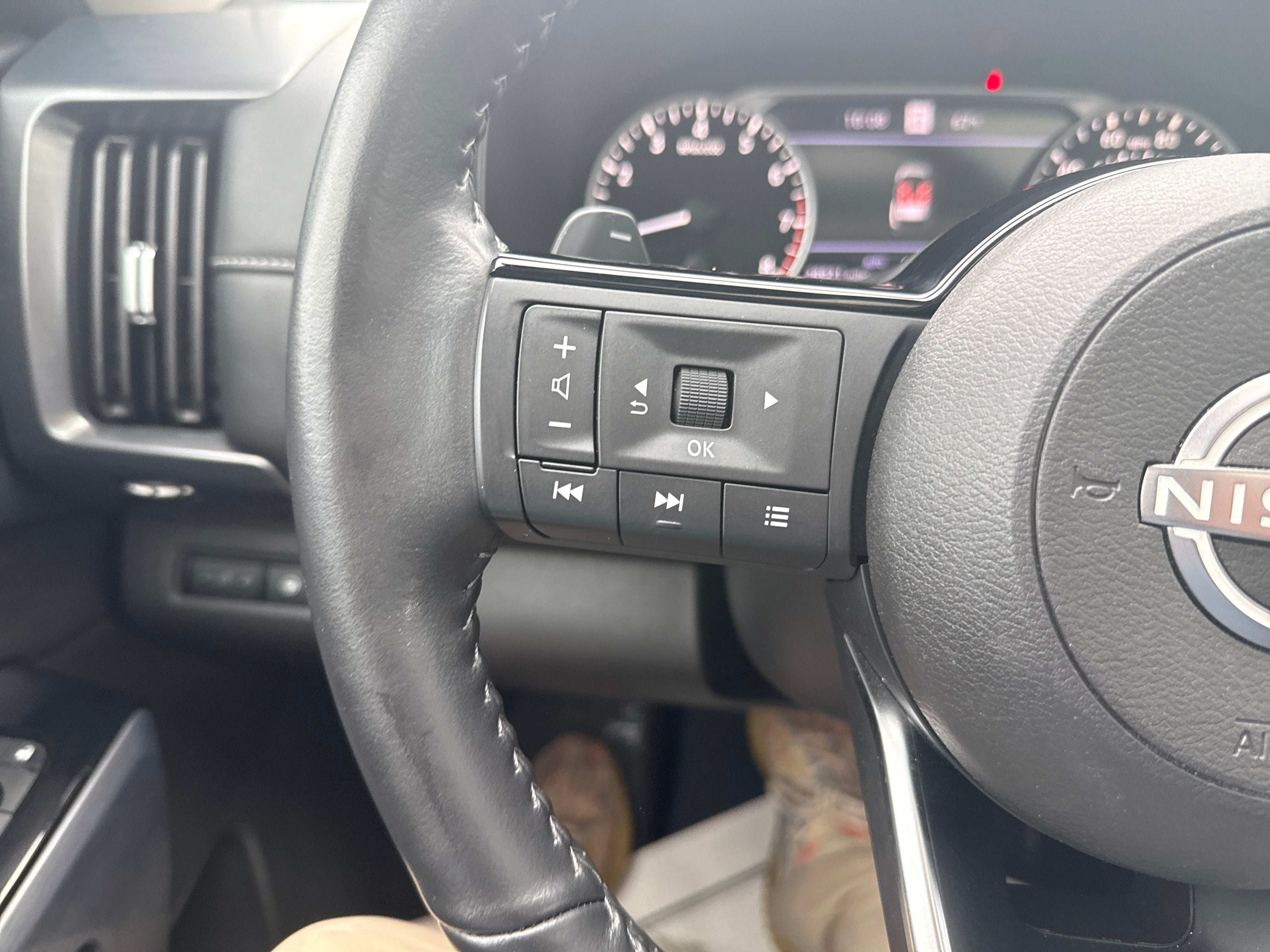 2023 Nissan Pathfinder SL