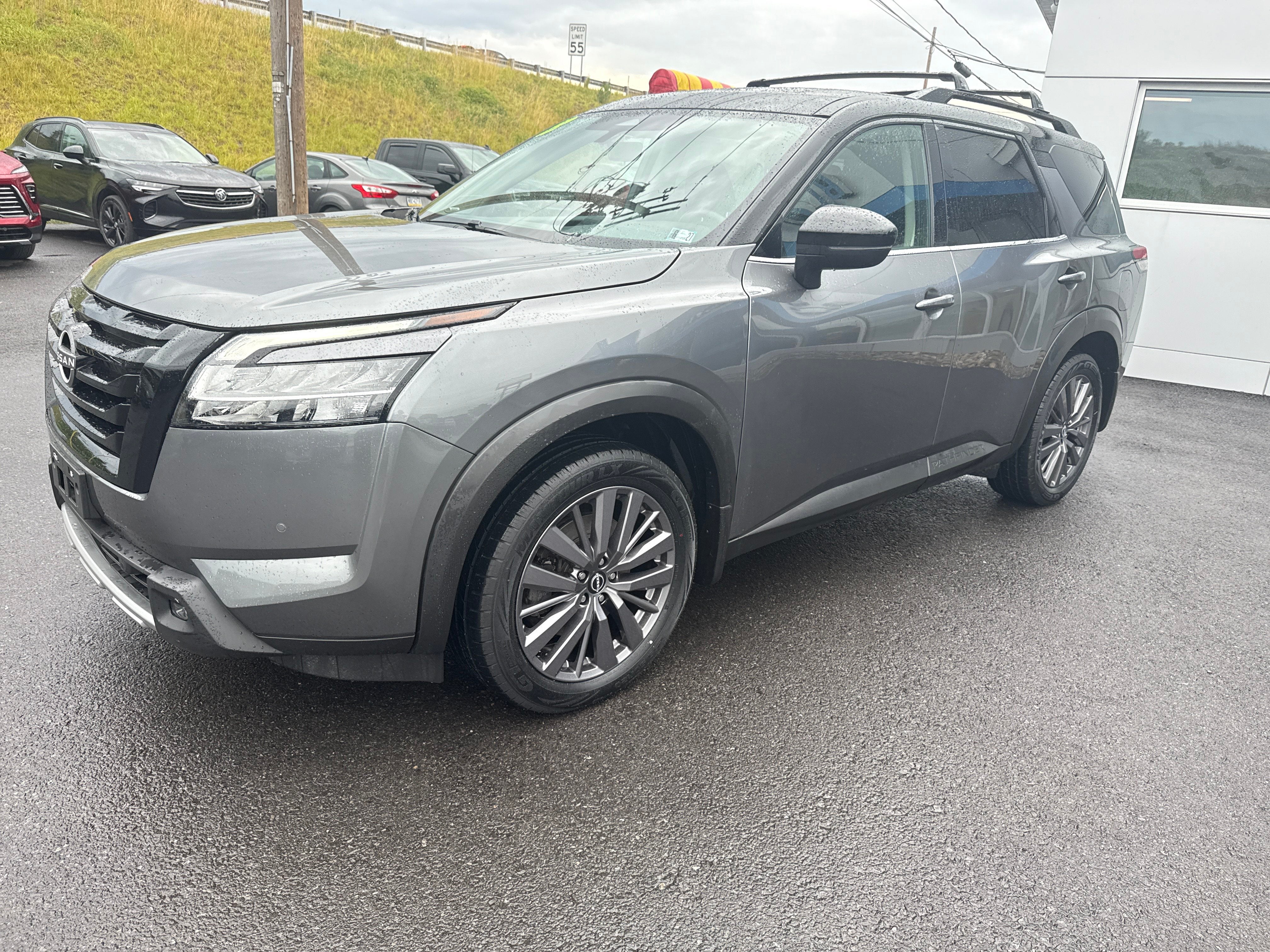 2023 Nissan Pathfinder SL